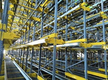 Pallet Shuttle for Leading Belt Webbing Manufacture Pallet Shuttle for Leading Belt Webbing Manufacture