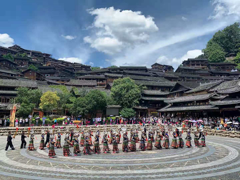 Maxrac Family Starts Midsummer Trip Maxrac Family Starts Midsummer Trip